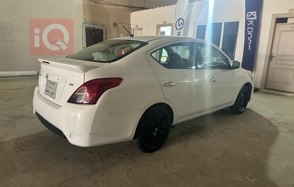 نيسان فيرسا